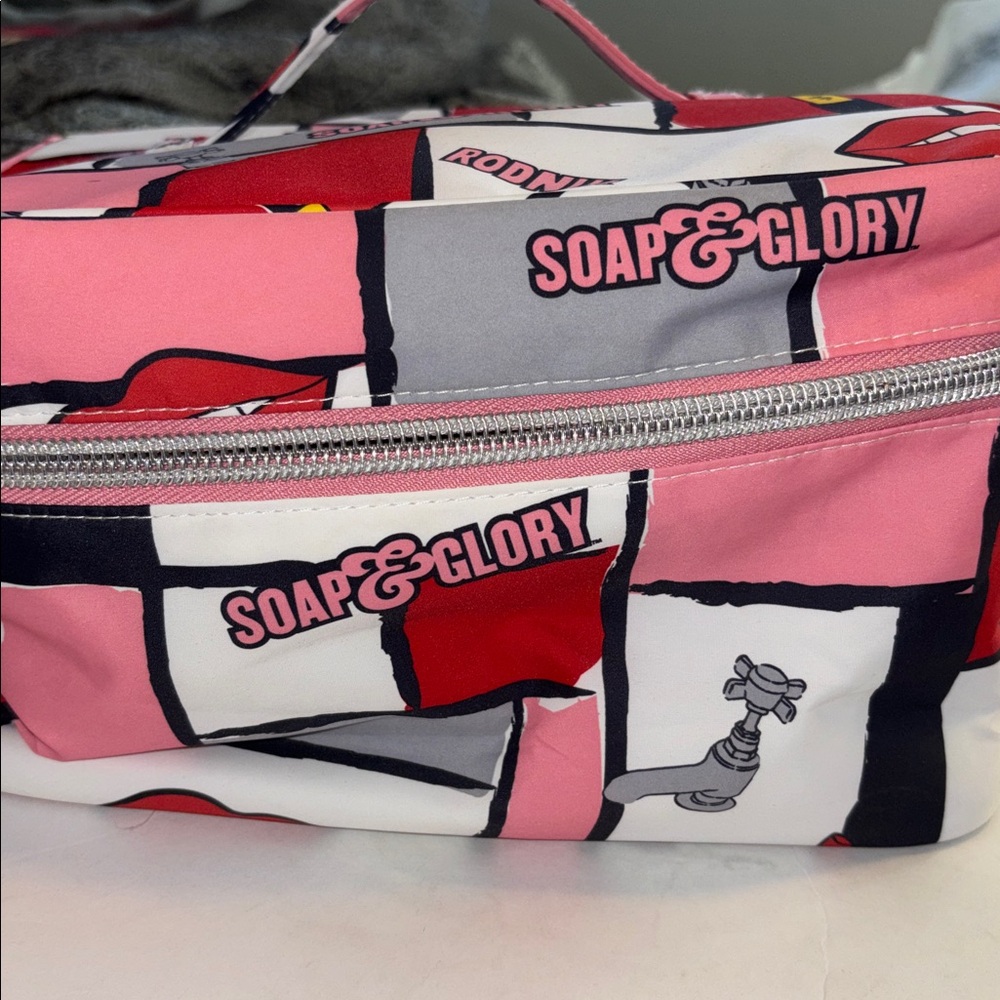 SOAP & GLORY NYLON VANITY CASE PINK RED WHITE BLACK LIPS DESIGN SILVER ZIPPER - Picture 2 of 13